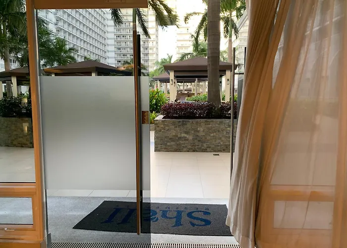 Kathys Crib Moa View At Shell 4* Manila
